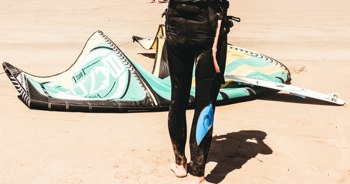 kite surfing - kite på stranden