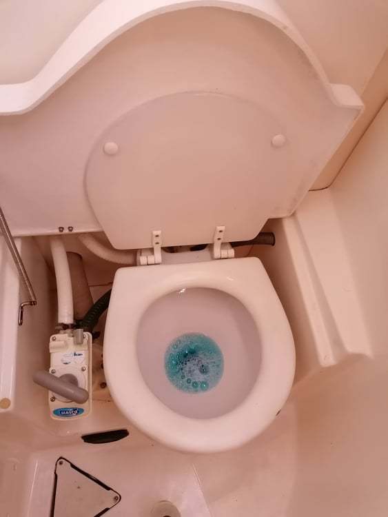 frostsikring af båd - frostvæske i toilettet