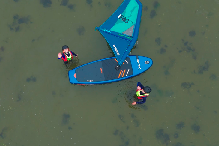 Video med mini-sejlere i windsurfing fra Gjøl Sejlklub