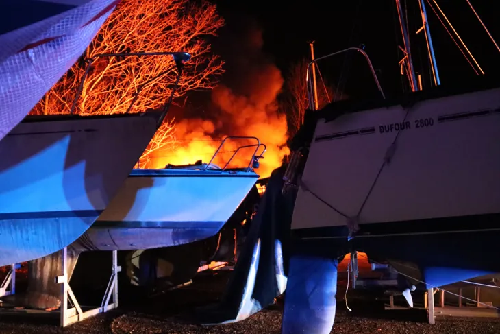 Brand i båd