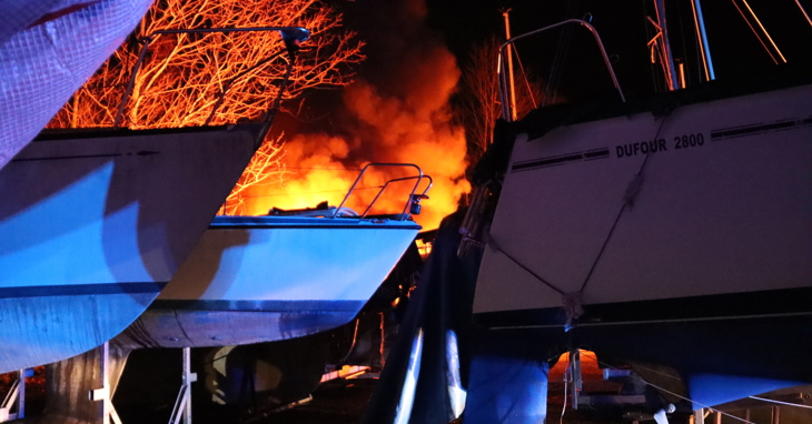 Brand i båd